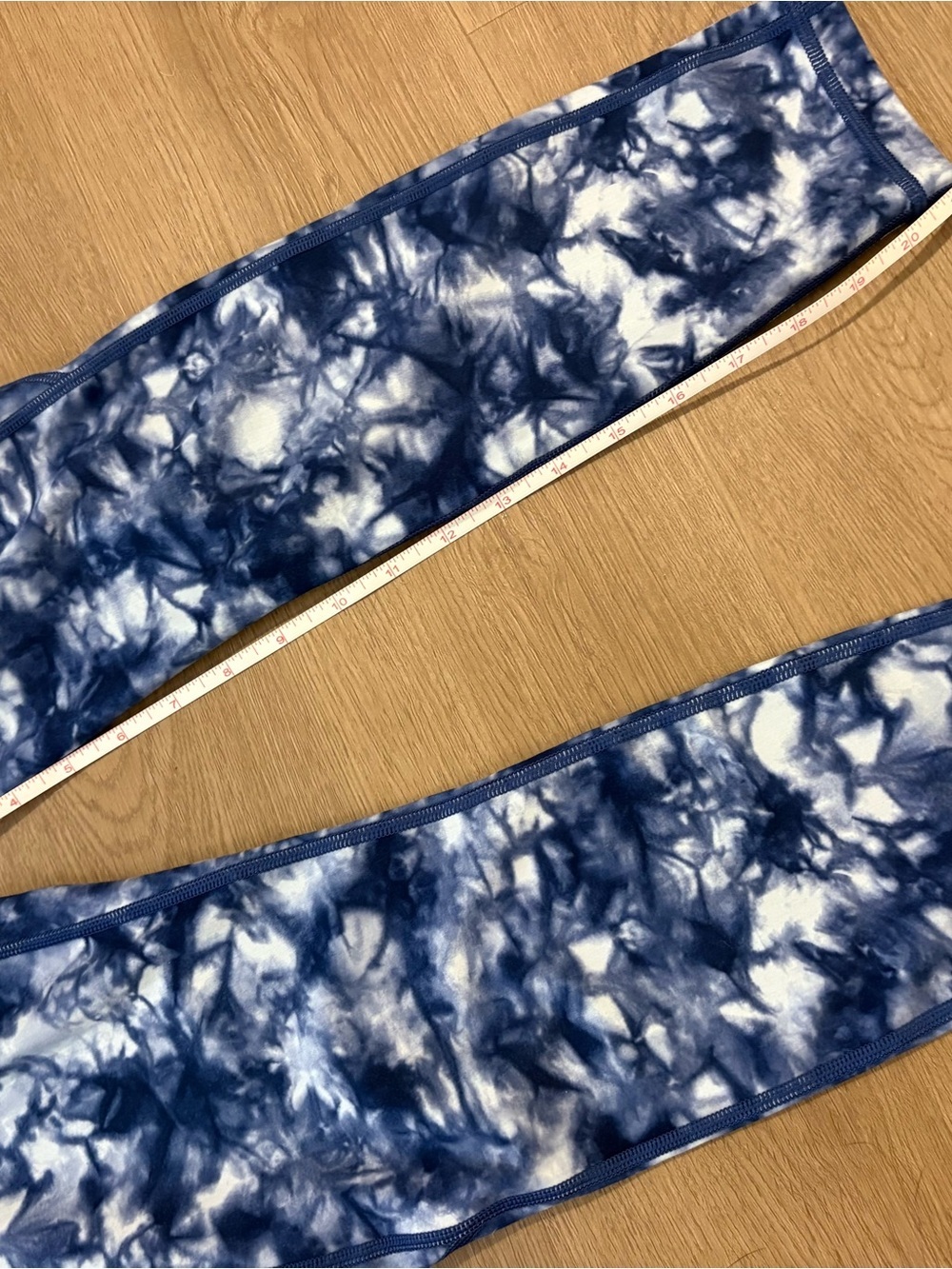Athleta Tye Dye Salutation PowerVita cropped Leggings 21” Medium Mid Waist - Picture 6 of 6